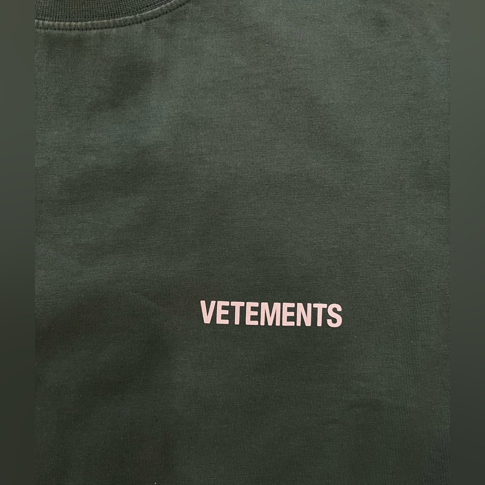VETEMENTS Logo Staff T Shirt - Picture 2 of 6